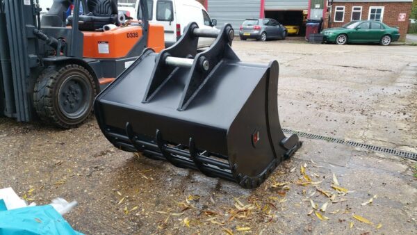 Hardlife Excavator Riddle Buckets 1.2 Ton - 50 Ton - Image 2