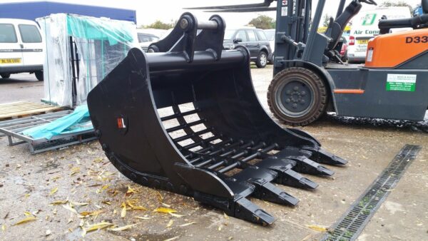 Hardlife Excavator Riddle Buckets 1.2 Ton - 50 Ton - Image 5