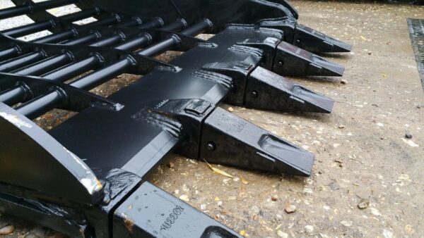Hardlife Excavator Riddle Buckets 1.2 Ton - 50 Ton - Image 3