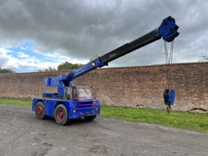 NOW SOLD  Iron Fairy Sapphire 7 Mobile Yard Crane