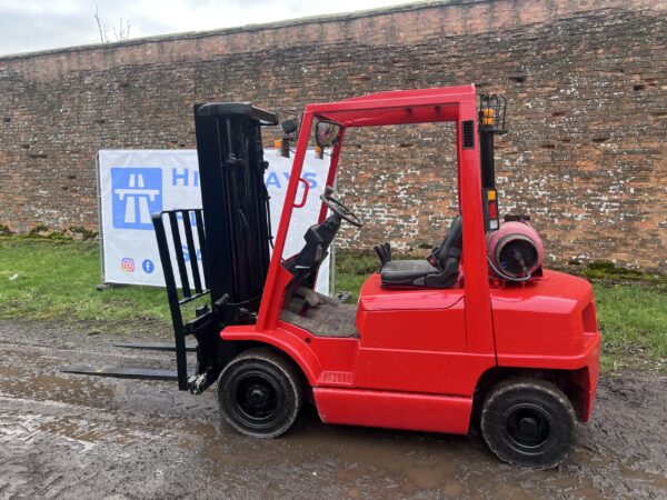 NOW SOLD 2003 Hyster Container Spec Gas  2.5 Ton Forklift - Image 3