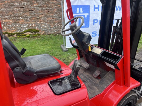 NOW SOLD 2003 Hyster Container Spec Gas  2.5 Ton Forklift - Image 7