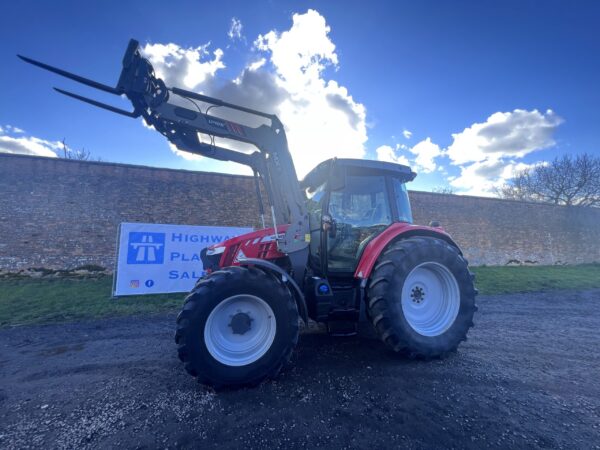 NOW SOLD  Massey 5613 C/W Loader & Hydraulic Pallet Tines No VAT ! - Image 3