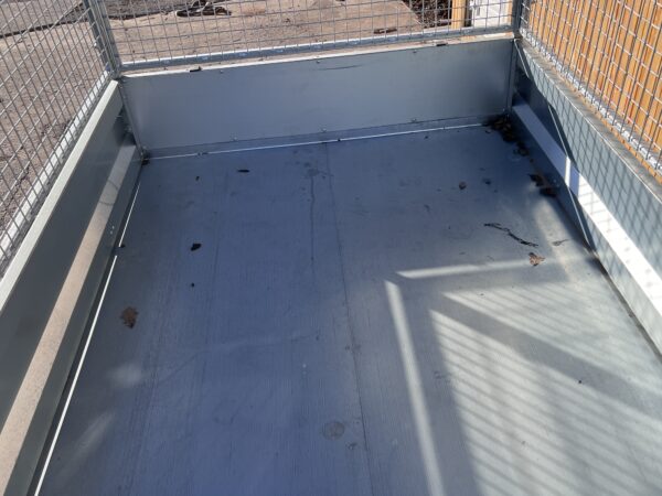 New Indespension -8'1 X 5'3 Electric Rear Tipper Trailer With Mesh Sides (2700KG) - Image 7