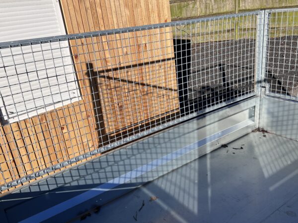 New Indespension -8'1 X 5'3 Electric Rear Tipper Trailer With Mesh Sides (2700KG) - Image 8