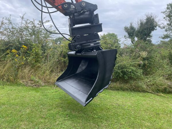 JB Equipment Rotating 360° Tonne Scandinavian Excavator Grading Buckets - Image 6