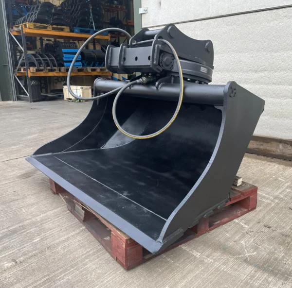 JB Equipment Rotating 360° Tonne Scandinavian Excavator Grading Buckets - Image 7