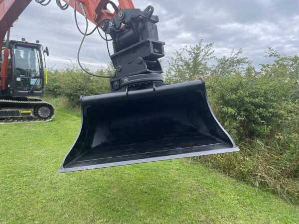 JB Equipment Rotating 360° Tonne Scandinavian Excavator Grading Buckets - Image 5