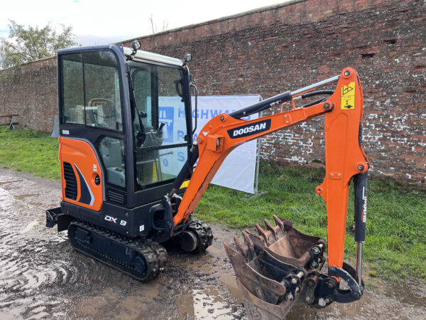 NOW SOLD - 2020 Doosan DX19  1.9 Ton Mini Digger Excavator  (Just 400 Hours !) - Image 4