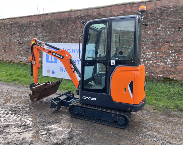 NOW SOLD - 2020 Doosan DX19  1.9 Ton Mini Digger Excavator  (Just 400 Hours !) - Image 6