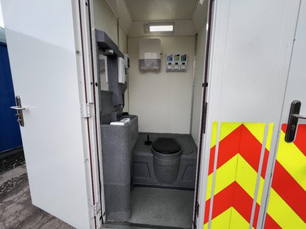 NOW SOLD - Fully Towable Welfare Unit Canteen / Toilet / Drying Room - Image 9