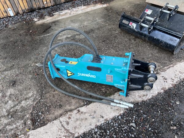 NOW SOLD - 2023 Sunward SWE 08B Micro Digger Excavator - Just 50 Hours  C/W Breaker - Image 6