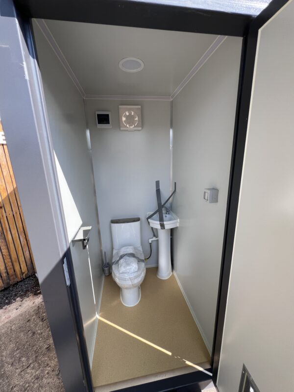 New Unused Mains Portable Single Toilet Block - Image 7