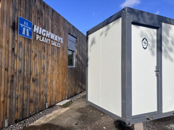 New Unused Mains Extra Large Portable Toilet & Shower Block (Left Hand Door) - Image 4