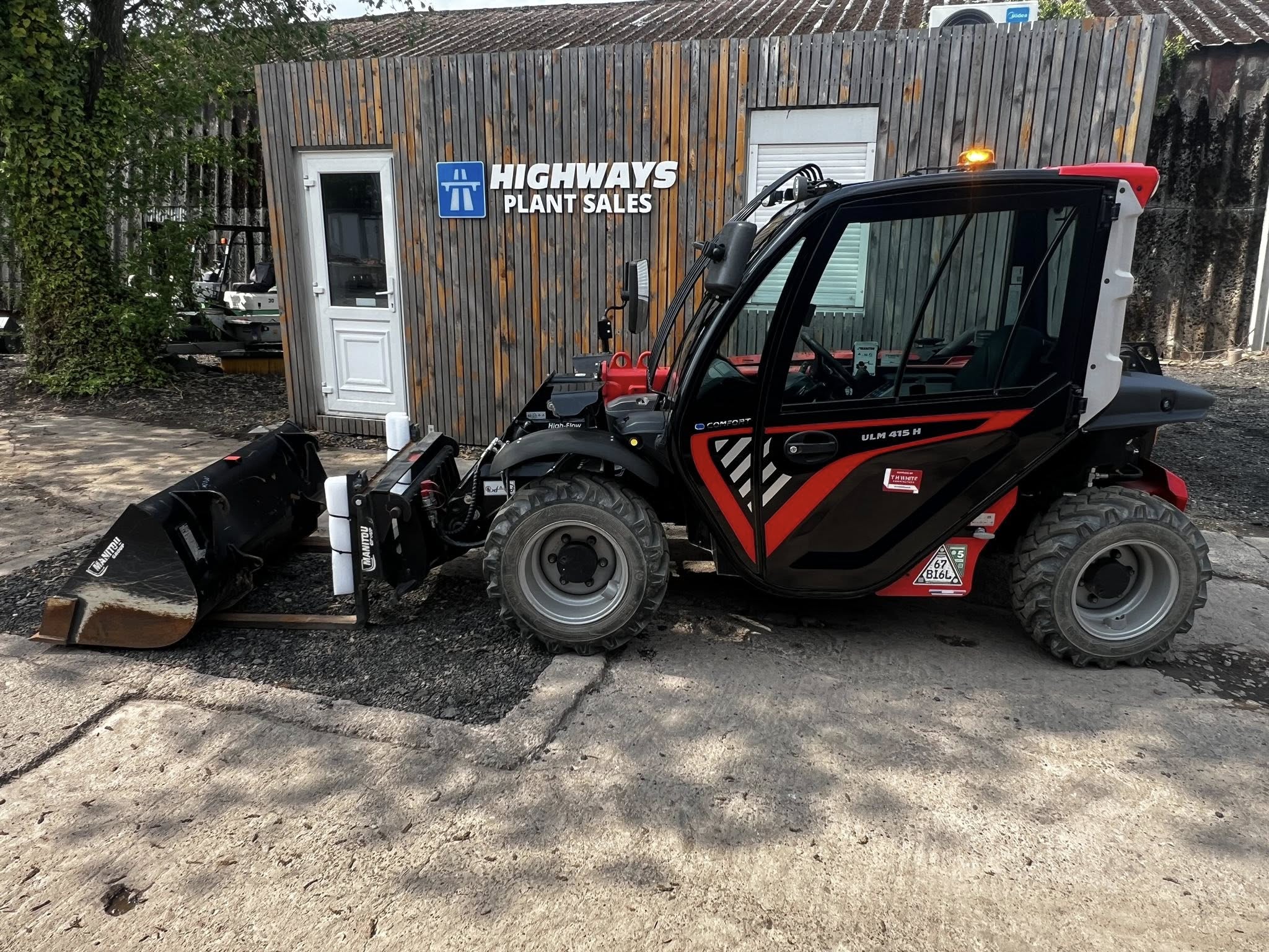 2023 Manitou ULM 415 H Comfort Compact Telehandler - Image 3
