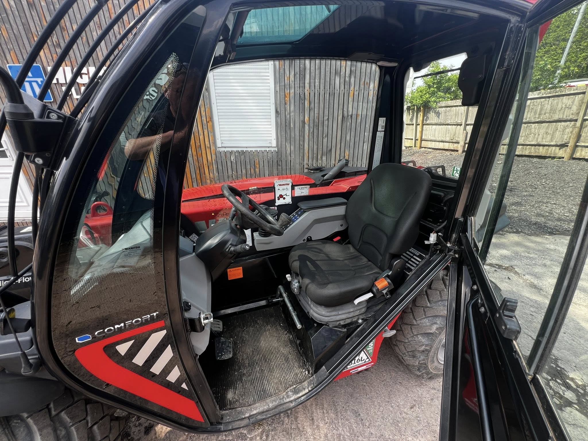 2023 Manitou ULM 415 H Comfort Compact Telehandler - Image 9