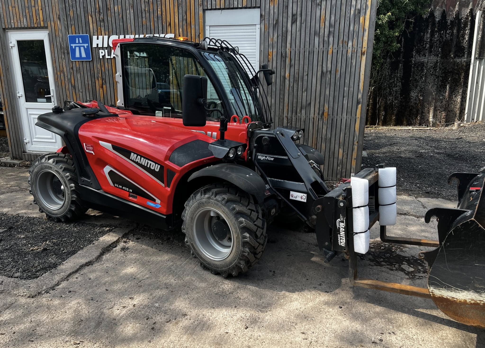 2023 Manitou ULM 415 H Comfort Compact Telehandler - Image 5